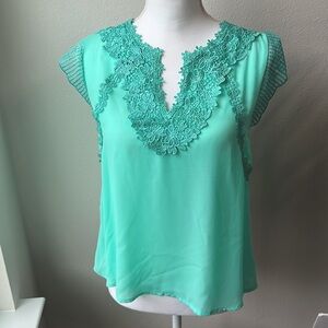 Beautiful Mint Green Gianni Bini Lace Top Size XS